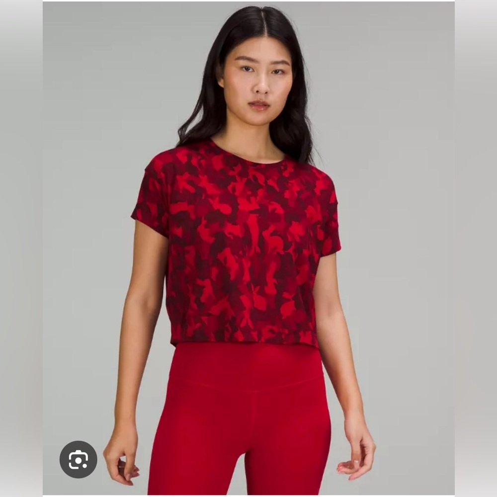 Lululemon New Year Cates Red TShirt - Rabbit Print - Size 6